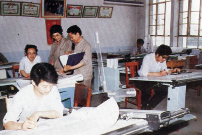 从1984年第一季度到抓治理上挂号周全提高企业素质验收前，，接纳分线检查、总结效果、找出差别、提出步伐、限期整改的要领，，使各项事情在整理中牢靠提高，，在牢靠提高中举行再整理，，再提高。。。。。。