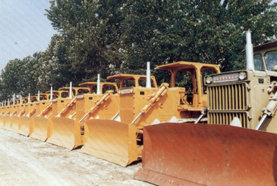 产品整装待发。。。。。。自1984年对销售实验了承包责任制，，调动了职工的起劲性，，增强了责任感，，从而改变了已往等、靠、要的被动时势。。。。。。